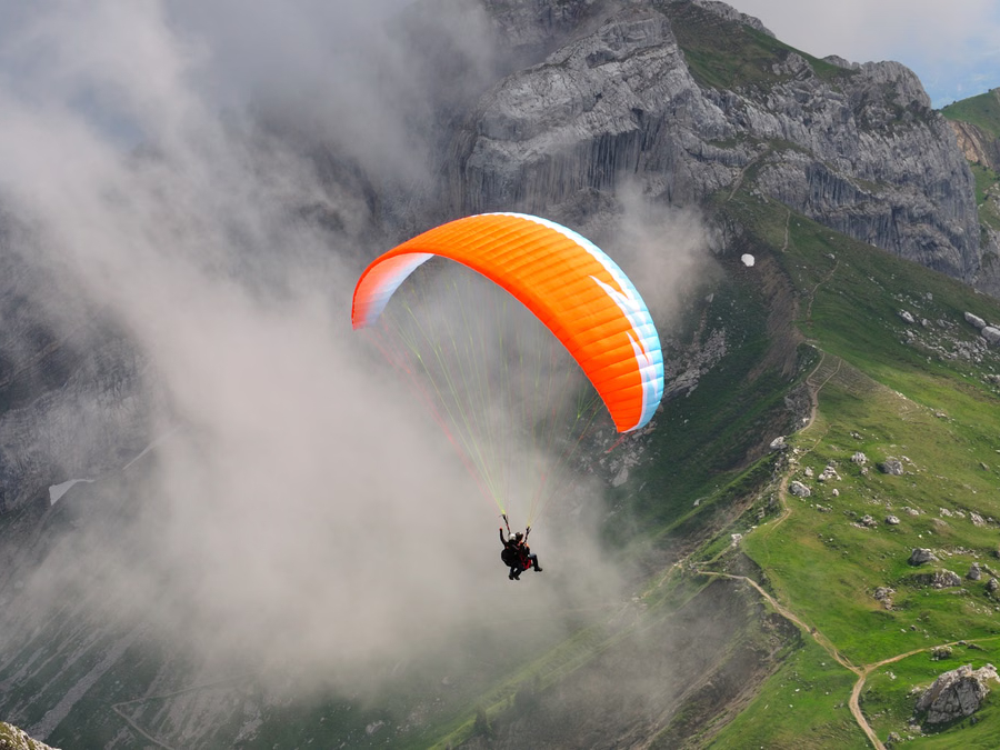 Paragliding in Chail